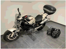 5267631 DUCATI Monster 696