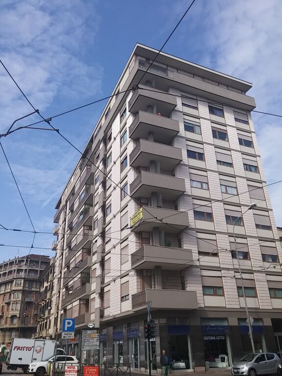 Centro 85mq terzo piano numero locali tre privato numero bagni due Torino