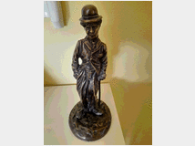 antica-statuina-bronzo-charlie-chaplin 