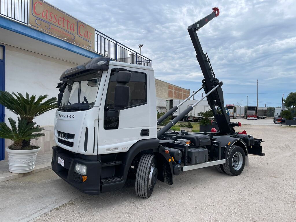 5267328  Camion IVECO EUROCARGO 120E22