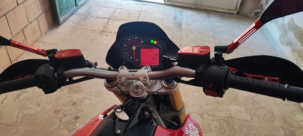 4915513  APRILIA Dorsoduro 750 Motard