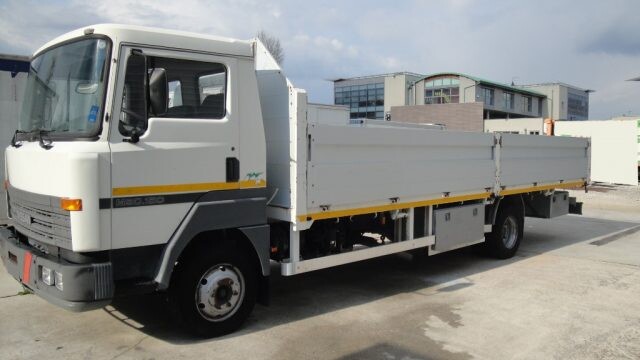 5276423  Camion NISSAN