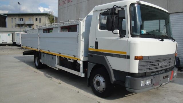 5276424  Camion NISSAN