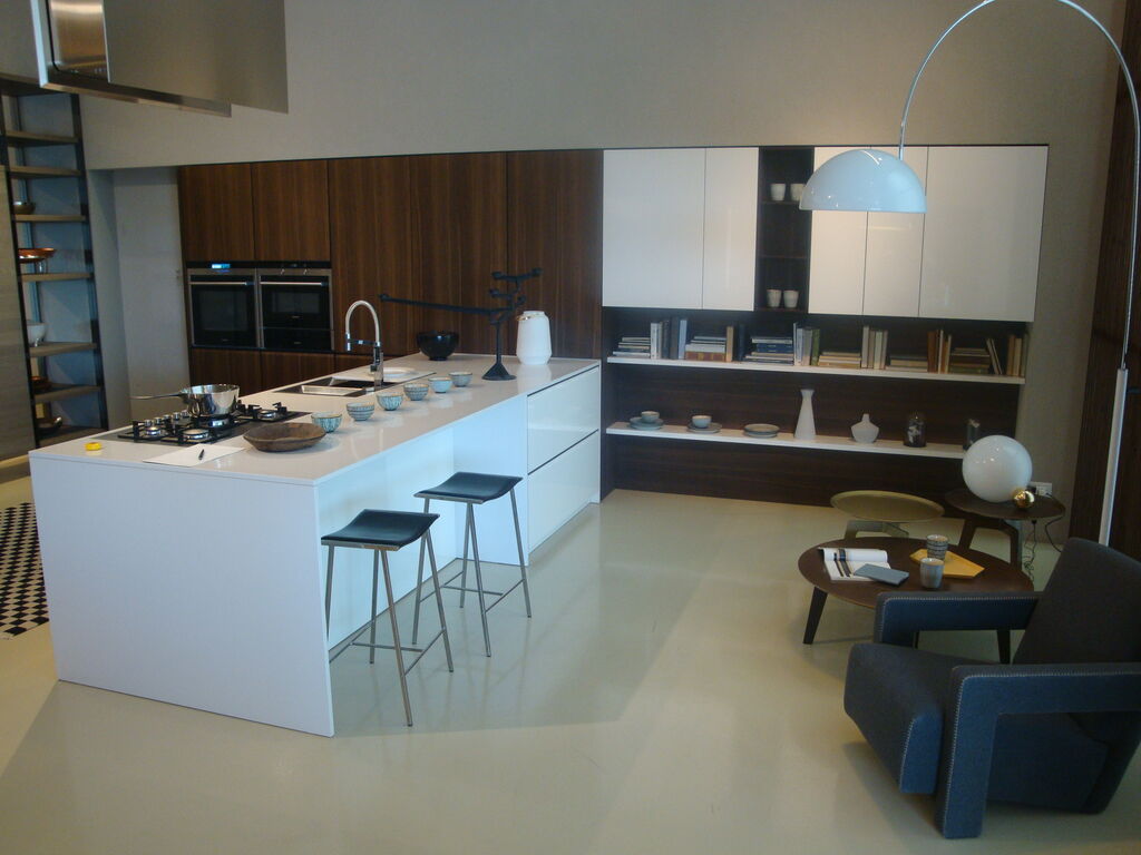 5192992 Cucina moderna con penisola e