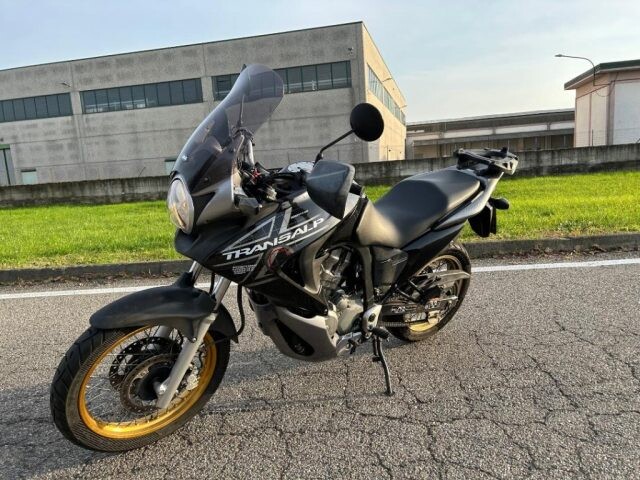 5275887  HONDA Transalp 2011