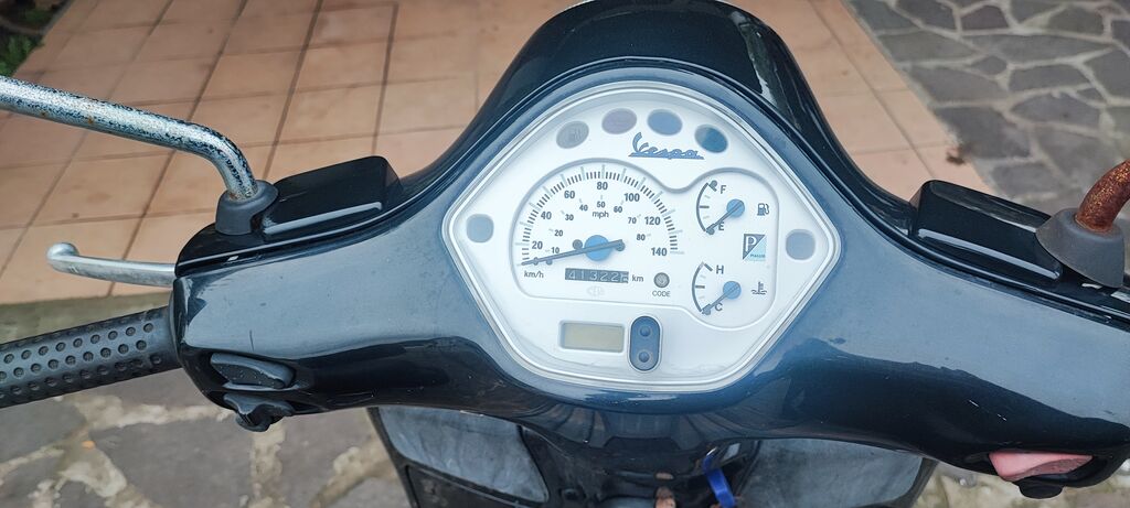 5279208  PIAGGIO Vespa L 200