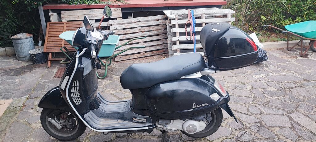 5279211  PIAGGIO Vespa L 200