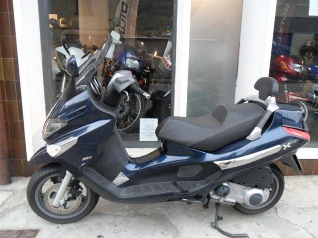 5264282  PIAGGIO XEvo 250 Base