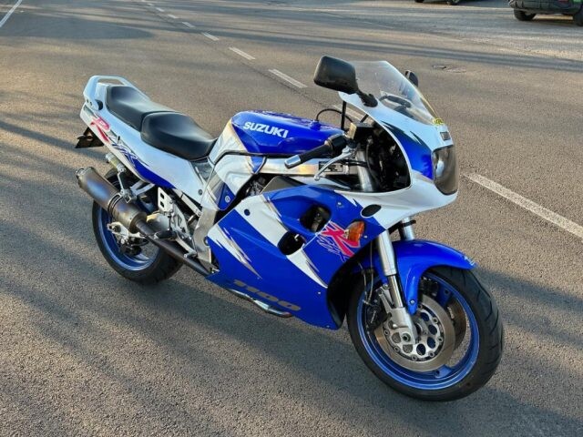 5274117  SUZUKI GSX 1994