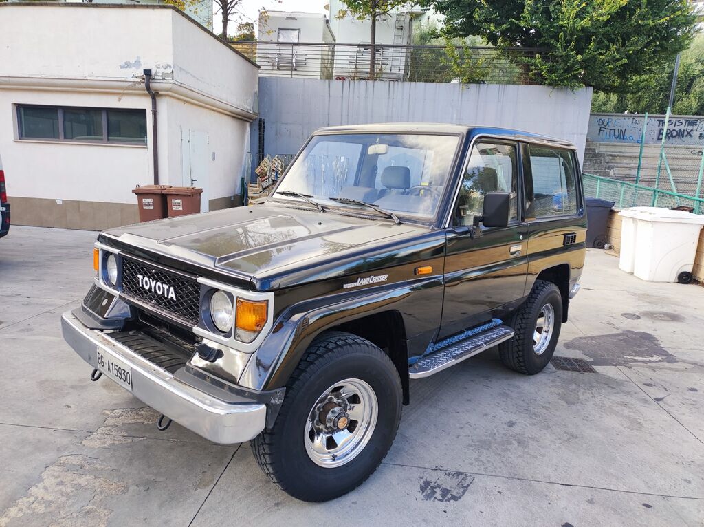 5277809  TOYOTA Land Cruiser LJ70