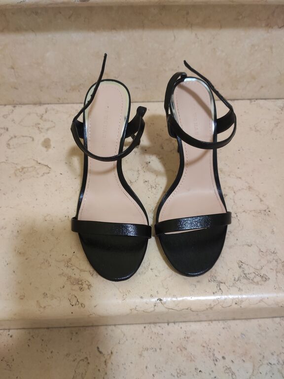 5350267 Vendo Scarpa con tacco ZARA