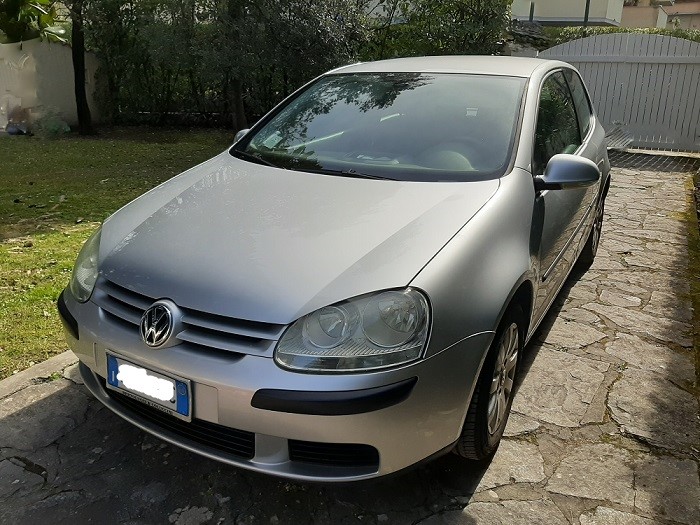 4945333  VOLKSWAGEN Golf 5 serie FSI