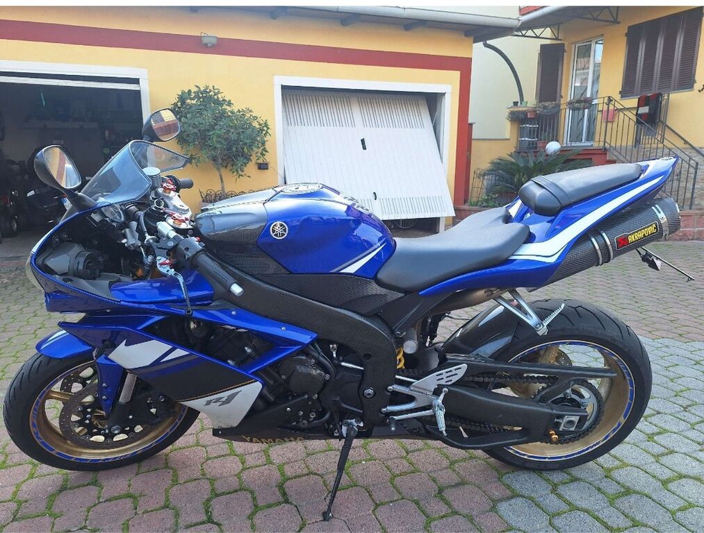 5273844  YAMAHA YZF R1